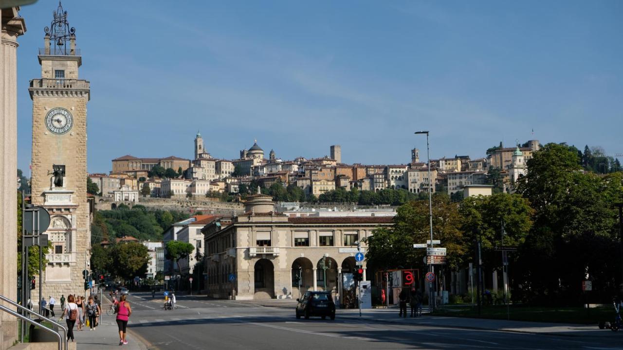 Nxt Station Deluxe Apartment Bergamo Luaran gambar